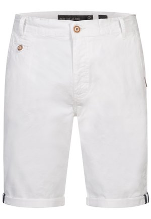 Weiße Leinen-Shorts mit zwei vorderen Taschen, einem Knopfverschluss und umgeschlagenen Säumen, die mit einem kontrastierenden Stoffakzent versehen sind.