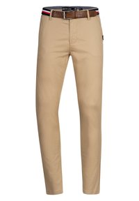 Beige chino's met een rechte snit, voorzien van een bruine leren riem, contrasterende gestreepte tailleband en een soepele, lichte stof.