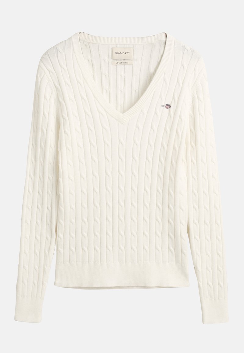 Pull blanc en maille torsadée avec col en V, manches longues et petit logo brodé sur la poitrine.