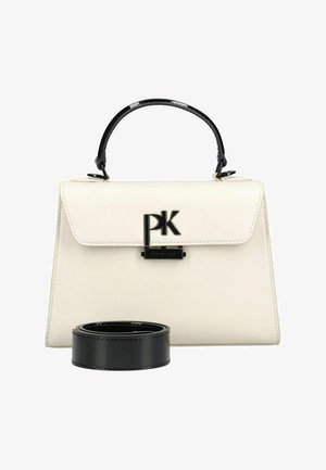 Borsa color crema con manico superiore nero e tracolla nera removibile, con fibbia frontale con logo "PK" nero.