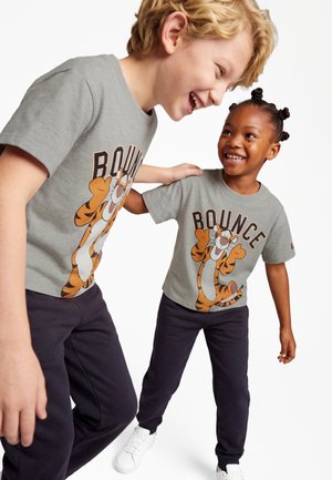 GAP, WINNIE BOXY TEE UNISEX - T-shirt imprimé - grey/orange