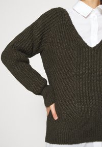 YAS Strickpullover - olive