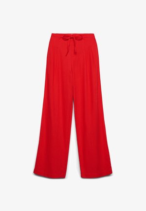 Pantaloni rossi a vita alta e gamba larga con cintura in tessuto annodata e pieghe frontali, mostrati su sfondo bianco.