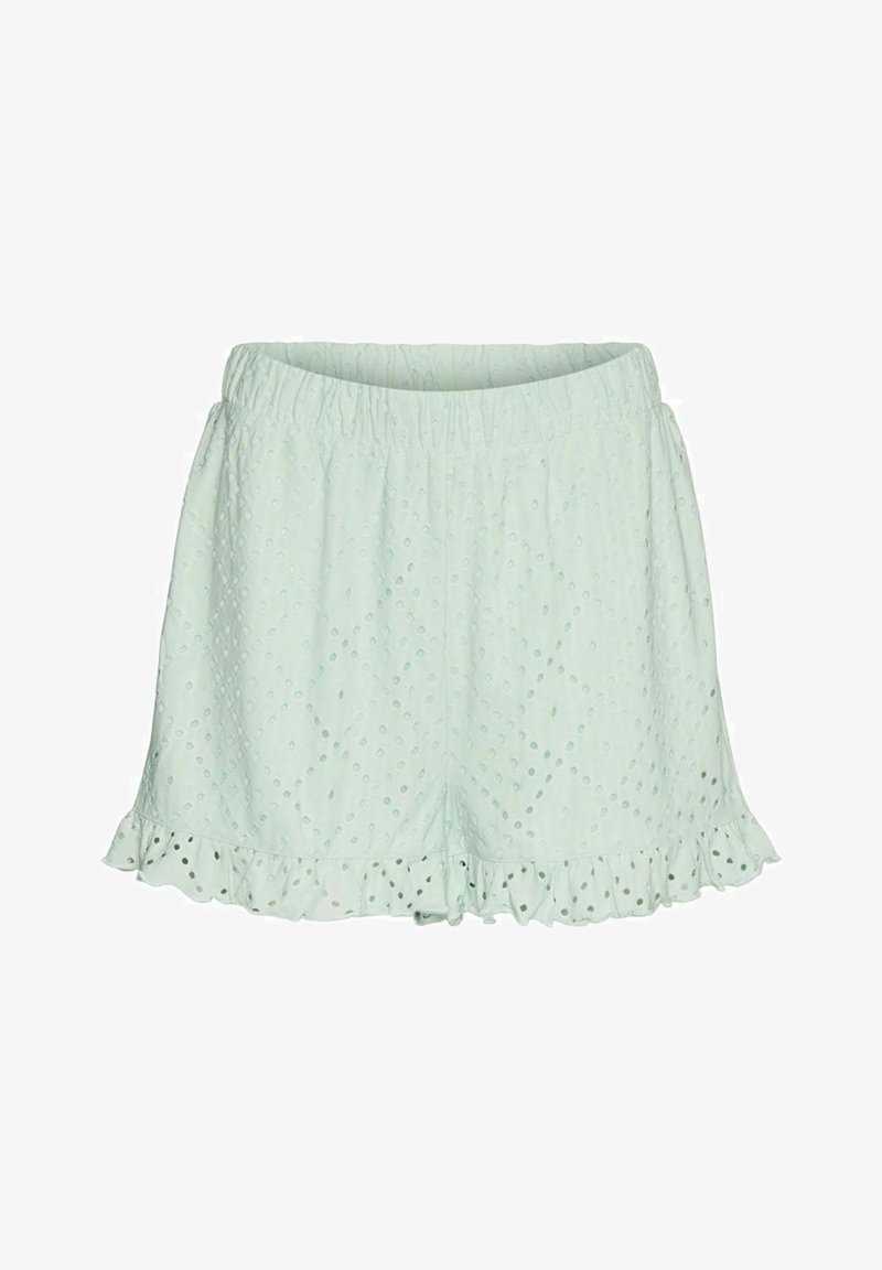 Shorts en tissu œillet vert clair avec taille élastique et ourlet à volants, présentant un motif en losanges de trous découpés.