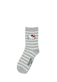 Calcetín gris a rayas con un gráfico de Hello Kitty y un moño rojo. Fabricado con material suave, con rayas blancas y una puntera reforzada.