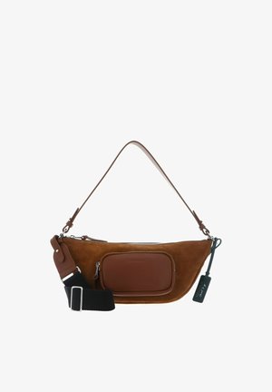 Sac bandoulière marron en daim et cuir avec poche avant zippée, bandoulière noire réglable et poignée supérieure.