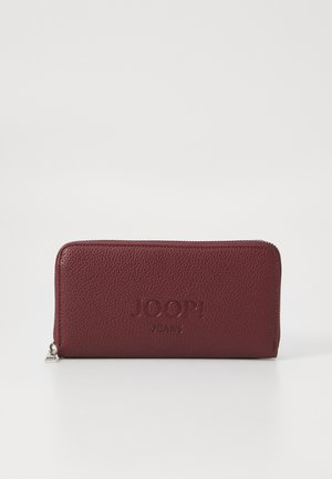 Portafoglio in pelle bordeaux con finitura testurizzata, caratterizzato da un logo impresso e una chiusura a zip argento per una conservazione sicura.
