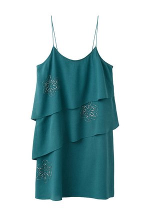 Vestido sin mangas color azul verdoso con tirantes finos, volantes en capas y detalles florales de bordado calado en la parte delantera.
