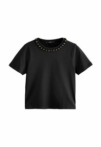 T-shirt noir à manches courtes avec un col rond, agrémenté d'une chaîne décorative. Confectionné en tissu lisse, il offre une coupe classique et décontractée.