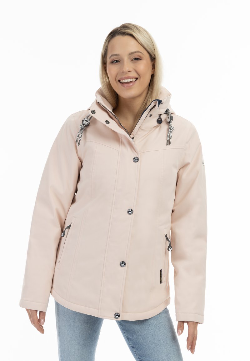 Chaqueta de invierno rosa claro con capucha, con botones a presión, bolsillos con cremallera y detalles de cordón texturizados. Tejido suave, corte casual.