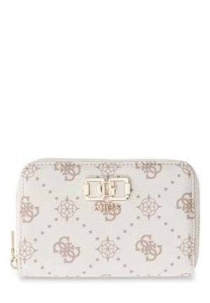 Portefeuille blanc GUESS avec motifs de logo beige, emblème double-G doré et fermeture éclair sur le côté.