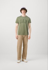 GAP EVERYDAY SOFT BASIC LOGO  - Marškinėliai su spaudiniu - walden green