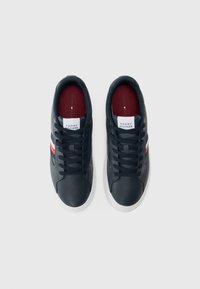 Tommy Hilfiger ICON COURT - Trainers - desert sky