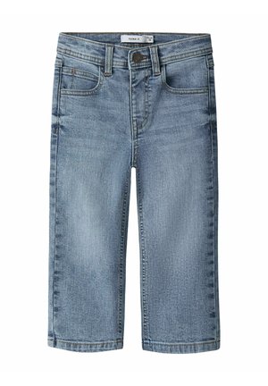 Jean en denim bleu clair à jambes droites pour enfants, avec poches avant, passants pour ceinture et fermeture par bouton à la taille.