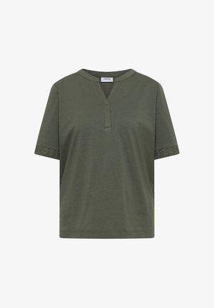 Tričko v olivově zelené barvě s krátkými rukávy, výstřihem do V a krajkovým detailem na manžetách rukávů, uvnitř u krku značené „CECIL“.