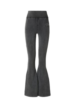 Szare legginsy o rozkloszowanym kroju wykonane z miękkiego materiału, z wysokim stanem i delikatnym logo z przodu. Gładka faktura, dopasowany fason.