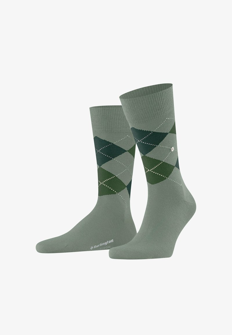 Paio di calzini a metà polpaccio in verde tenue con motivo argyle verde scuro e grigio e piccolo logo bianco vicino alla caviglia.