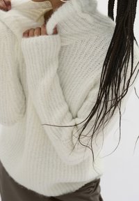 My Essential Wardrobe Sweter