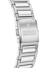 Iz nerjavečega jekla izdelana ura s poliranim zapestnim pasom iz prepletenih povezav, ki vsebuje brušen kovinski zaponko z logotipom "Festina" v pravokotni obliki.