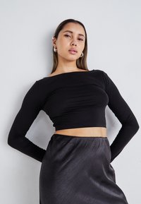 Gina Tricot SOFT TOUCH CROPPED TOP - Top dugih rukava - black