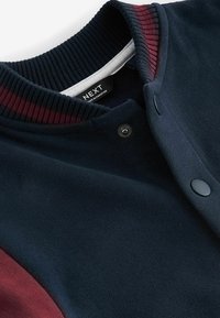 Next VARSITY - Giubbotto Bomber - navy burgundy