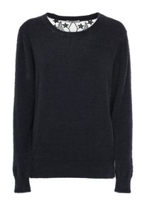 Maglione blu navy scuro realizzato in morbido materiale peloso, con maniche lunghe e colletto rotondo. Il colletto interno presenta un motivo a stelle contrastante.
