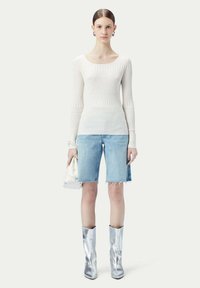 GOBI Cashmere Stickad tröja - white