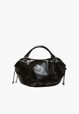 Sac à main en cuir noir souple de forme arrondie, avec double poignée et détails à cordon de serrage de chaque côté sur fond blanc.