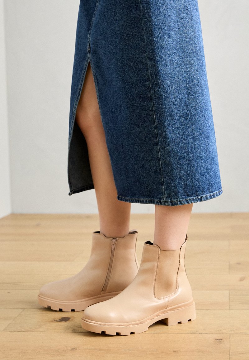 Anna Field Enkellaarsjes met plateauzool beige