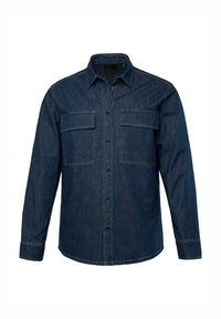Camicia di jeans blu scuro con maniche lunghe, chiusura con bottoni frontali, due tasche sul petto e dettagli di cucitura a contrasto.