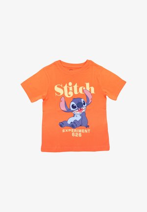 Orange bomulds-T-shirt med et grafik af en blå karakter med store ører, tekst "Stitch" og "EXPERIMENT 626" i gult. Korte ærmer, rund hals.