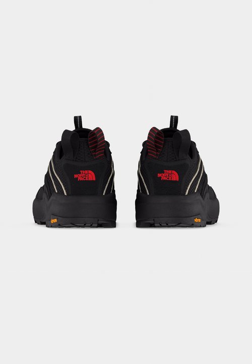 The North Face CLYFFE ULTRA UNISEX - Trainers - black/red — photo 4