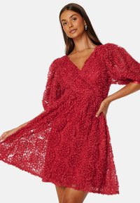 3D PUFF SLEEVE DRESS - Koktejlové šaty / šaty na párty - red