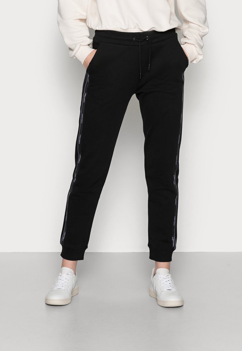 Calvin Klein Teplákové kalhoty - black