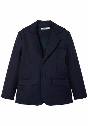 Marineblå blazer i tekstureret stof med reverskrave med hak, to forlommer og lukning med en enkelt knap.