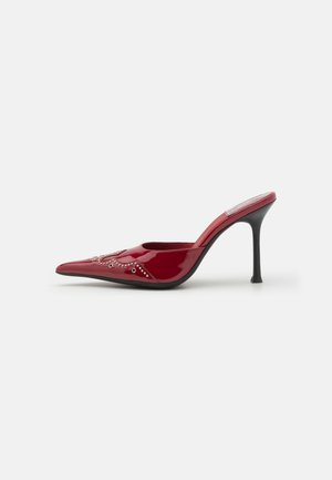 BITE ME - Pantolette hoch - cherry red