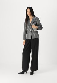 YAS YASKAMO SHOW - Blazer - black/silver