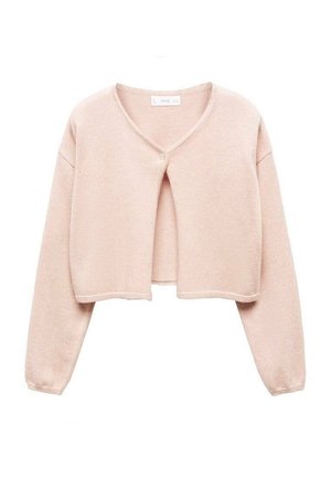 Jasnoróżowy krótki kardigan z długimi rękawami, dekoltem w serek i pojedynczym guzikiem przy szyi, prezentowany na białym tle.