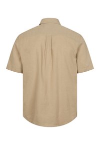 Bež kratka srajca z rokavi iz lanu. Ima zadnji del s šivi in pregibi, klasičen ovratnik ter ukrivljen rob. Mehka tekstura, preprosta zasnova brez okraskov.