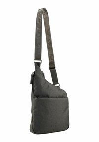 Elegante graue Umhängetasche aus strukturiertem Stoff, mit verstellbarem Riemen, vorderer Zippertasche und einem dezenten Logo-Highlight am Riemen.