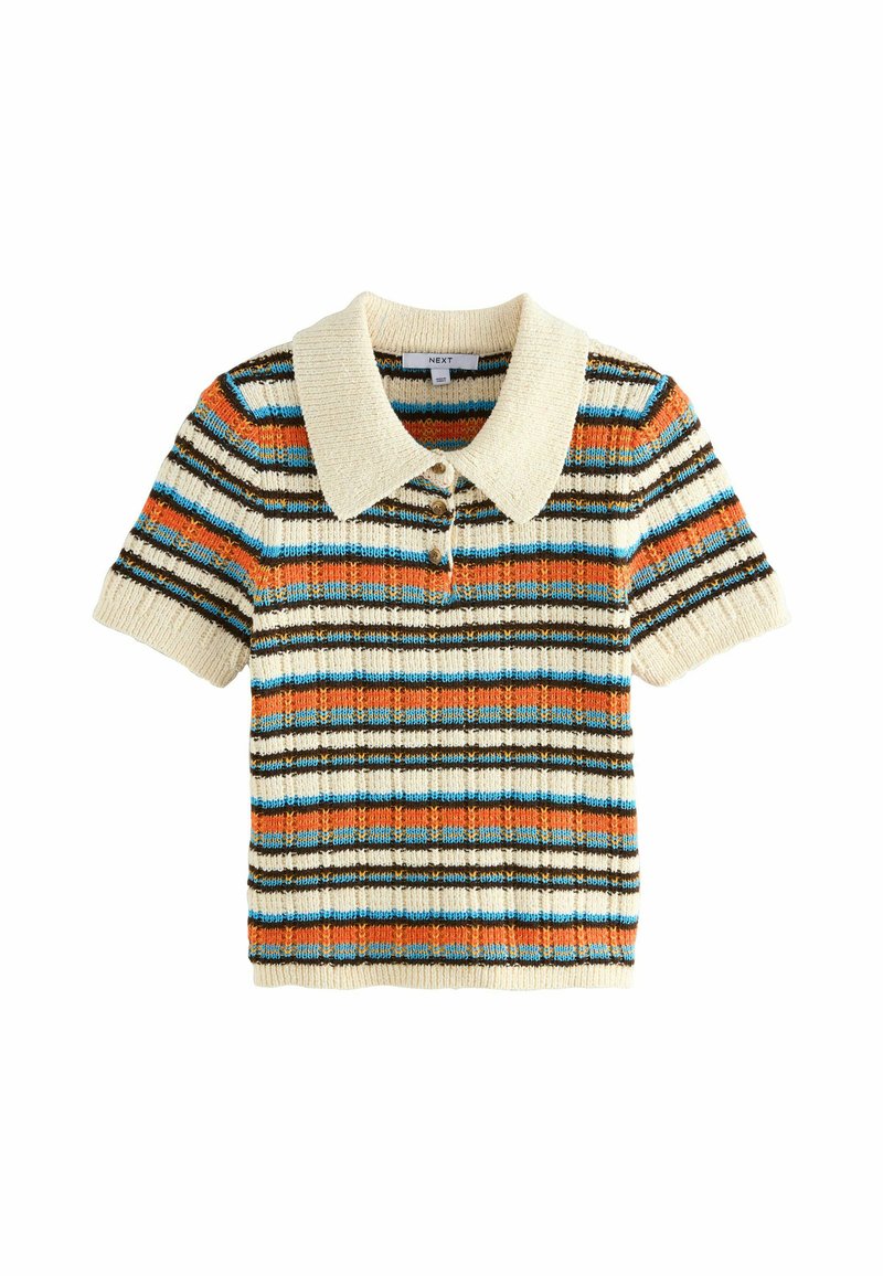 Polo shirt tricot à manches courtes avec un col crème, présentant des rayures horizontales orange, bleu, marron et beige. Détail de patte de boutonnage à quatre boutons.