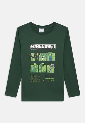 Langärmliges grünes Minecraft-T-Shirt mit Cartoondesigns und Textgrafiken; aus Baumwolle hergestellt; Rundhalsausschnitt; bedrucktes Design und lebendige Farben.