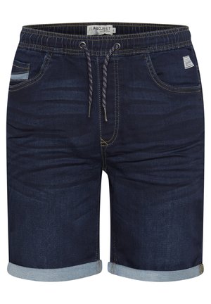 Sötétkék farmer sort, feltekert szegéllyel, húzózsinórral ellátott derékrésszel, öt zsebbe és sárga varrási részletekkel. Finom textúra variációk jellemzik.