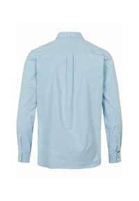 Világoskék, hosszú ujjú ing klasszikus gallérral, hátsó redővel és gombos mandzsettával rendelkezik, az ujjon pedig egy kis csíkozott részlet található.