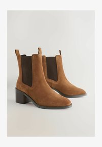 Pasirinkta, tan brown suede