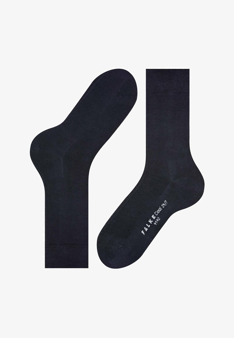 Calcetines oscuros de color marino fabricados con material suave. Presentan un talón y una punta reforzados, un puño acanalado y la marca "FALKE Cool 24/7" en blanco.