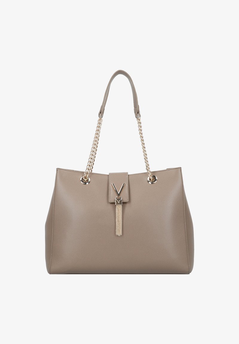 Beige läder tote-väska med kedjehandtag, med en framknäppning, fransdetalj och en kornig textur. Strukturerad form med ett rymligt innermått.