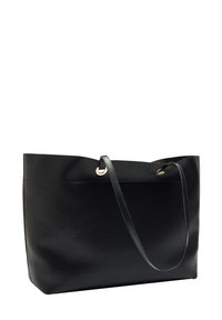 Czarna skórzana torba na ramię z teksturowanym wykończeniem, wyposażona w pojedynczy pasek na ramię i złote akcenty. Prosty i przestronny design.