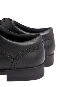 Marks & Spencer Elegantní šněrovací boty - black