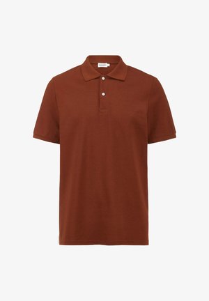 Roestbruine polo met korte mouwen, voorzien van een kraag en twee witte knopen op de sluiting, eenvoudige uitvoering, geen patronen of logo's zichtbaar.